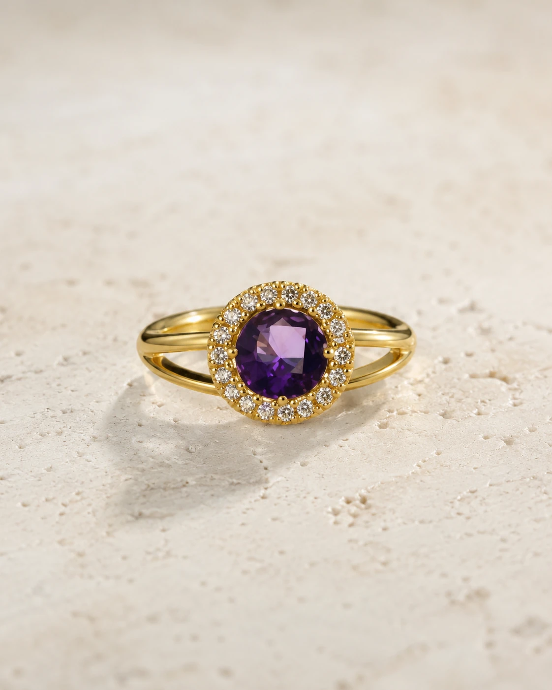 Anello in oro giallo 18 kt con ametista e zirconi