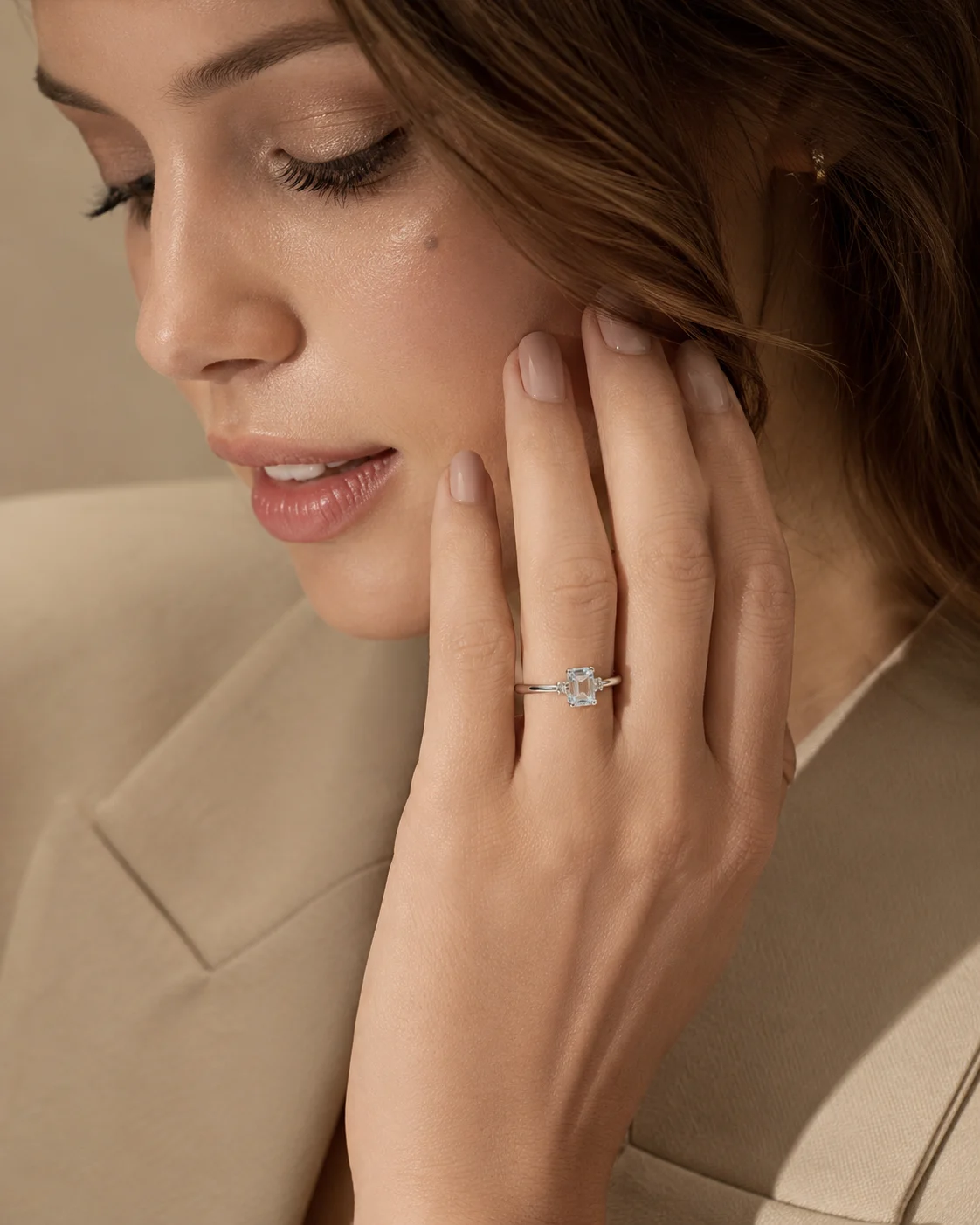 Anello in oro bianco 18 kt con acquamarina e diamanti