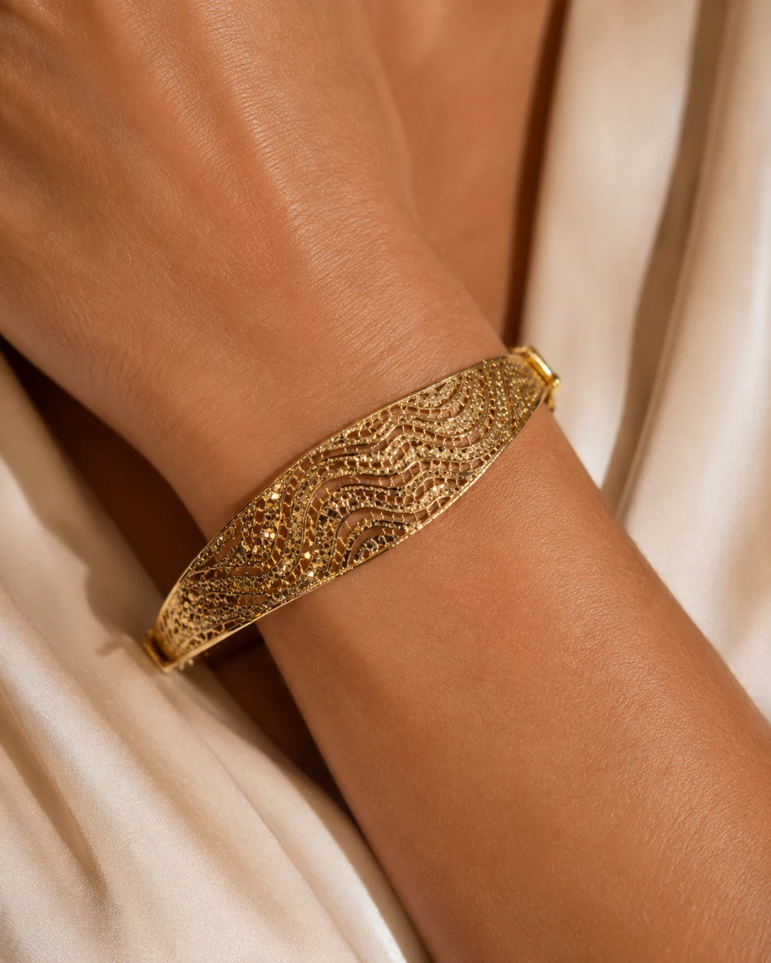 Bracciale rigido in oro giallo 18 kt