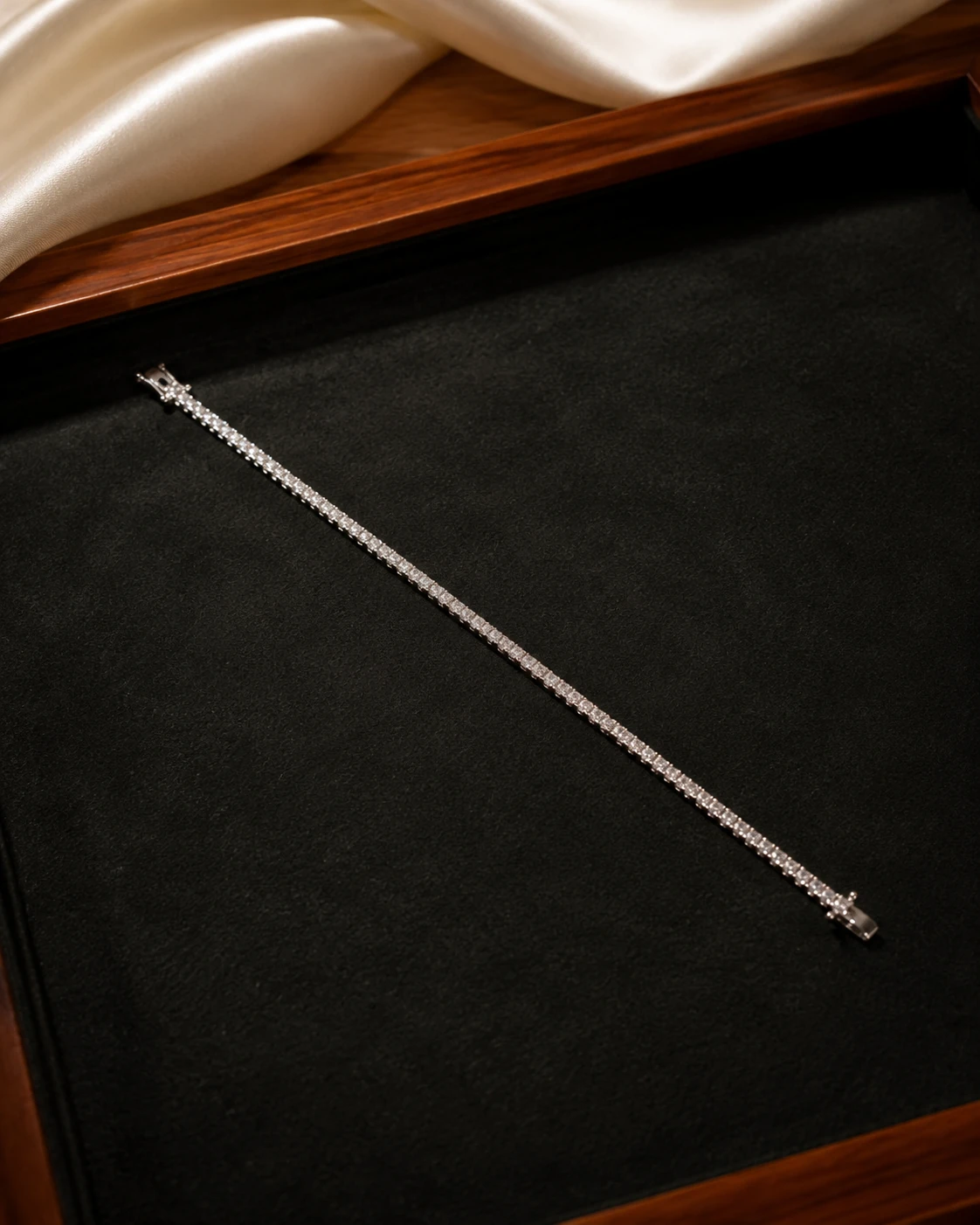 Bracciale tennis in oro bianco 18 kt e diamanti
