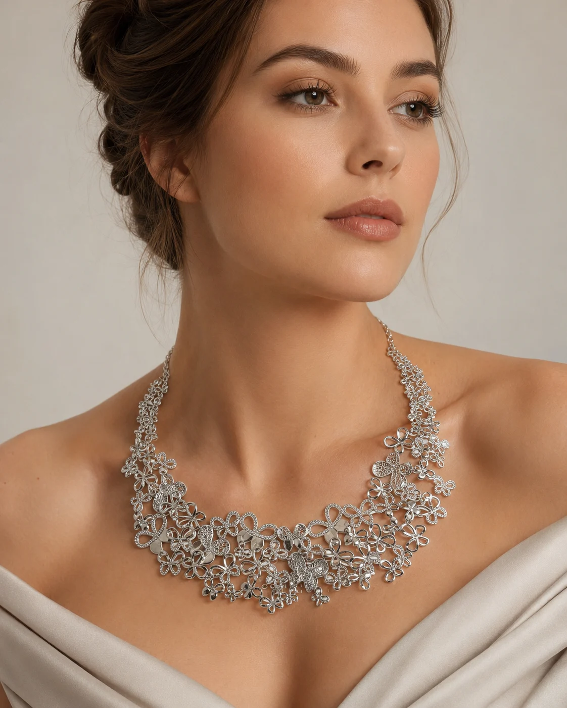 Collier in argento con zirconi e pietra di luna
