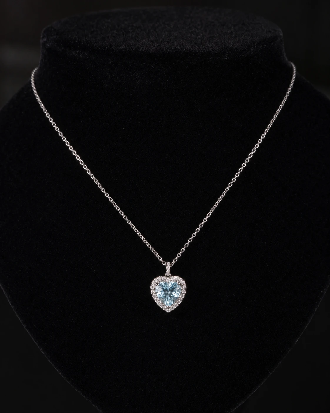 Collana in oro bianco 18 kt con acquamarina e diamanti