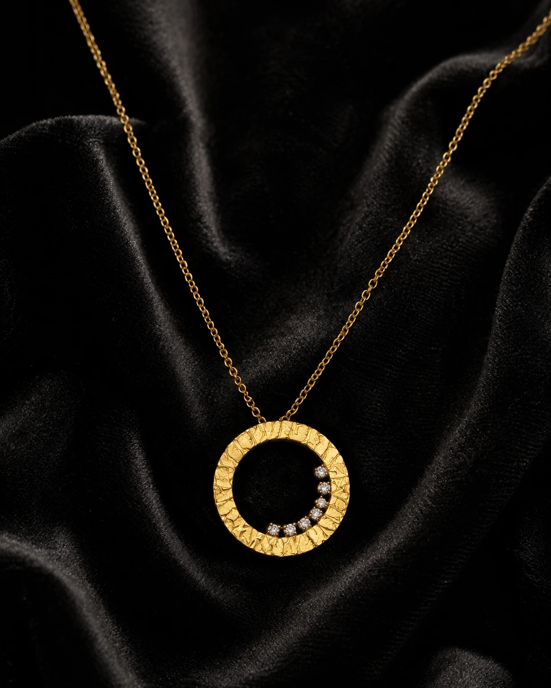 Collana in oro giallo 18 kt e diamanti