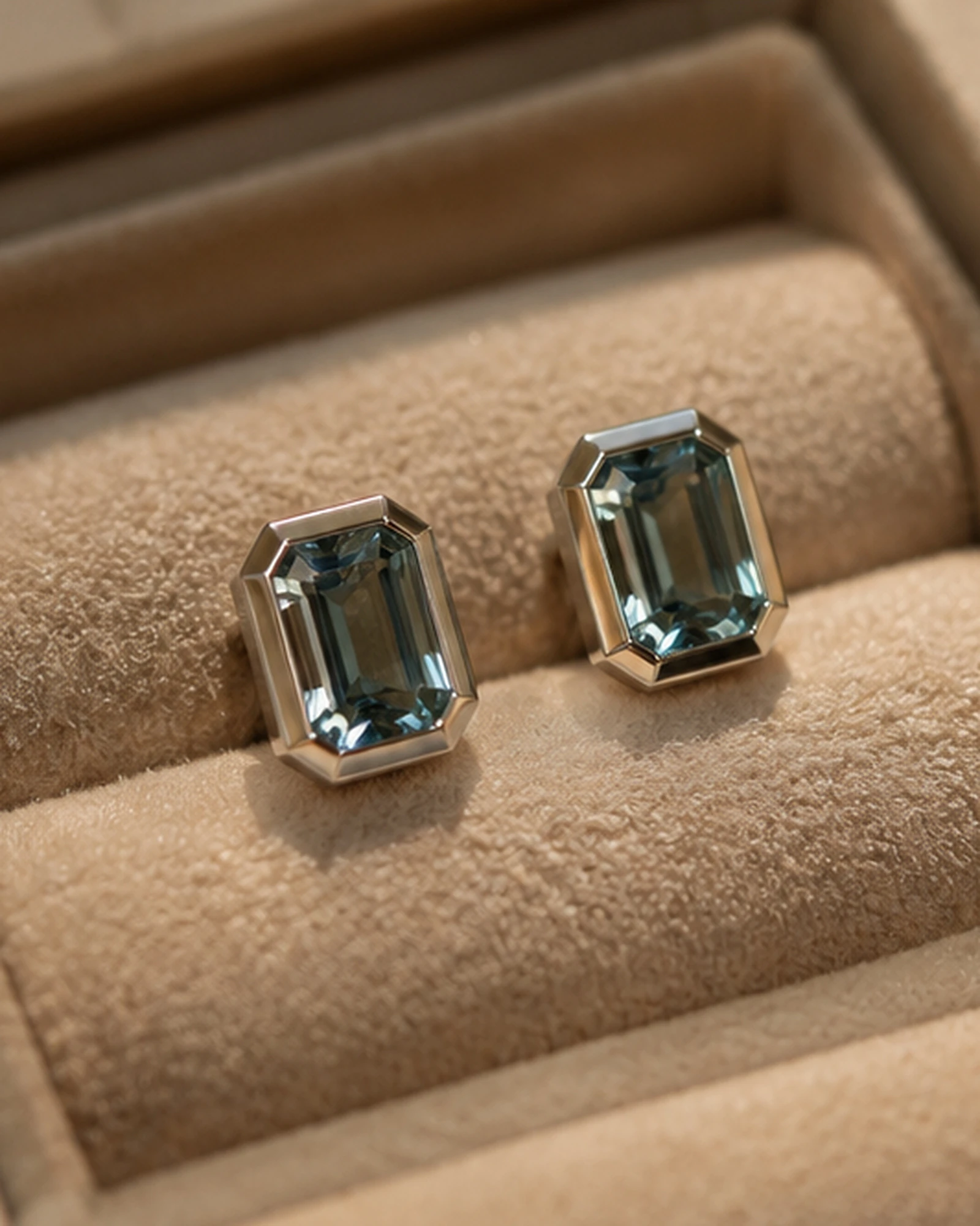 Orecchini in oro bianco 18 kt con acquamarina