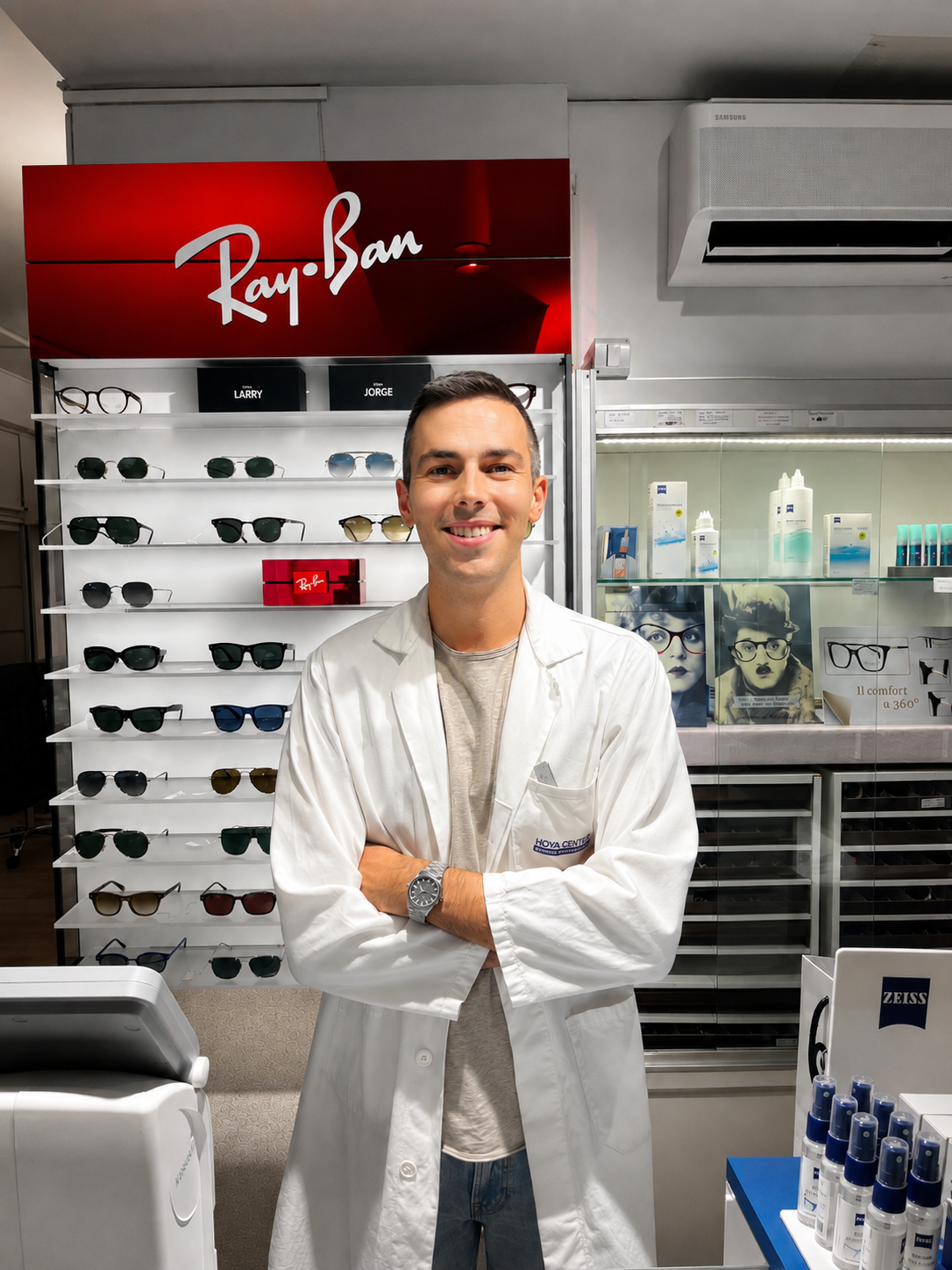 Diego Buzzi nel reparto ottica