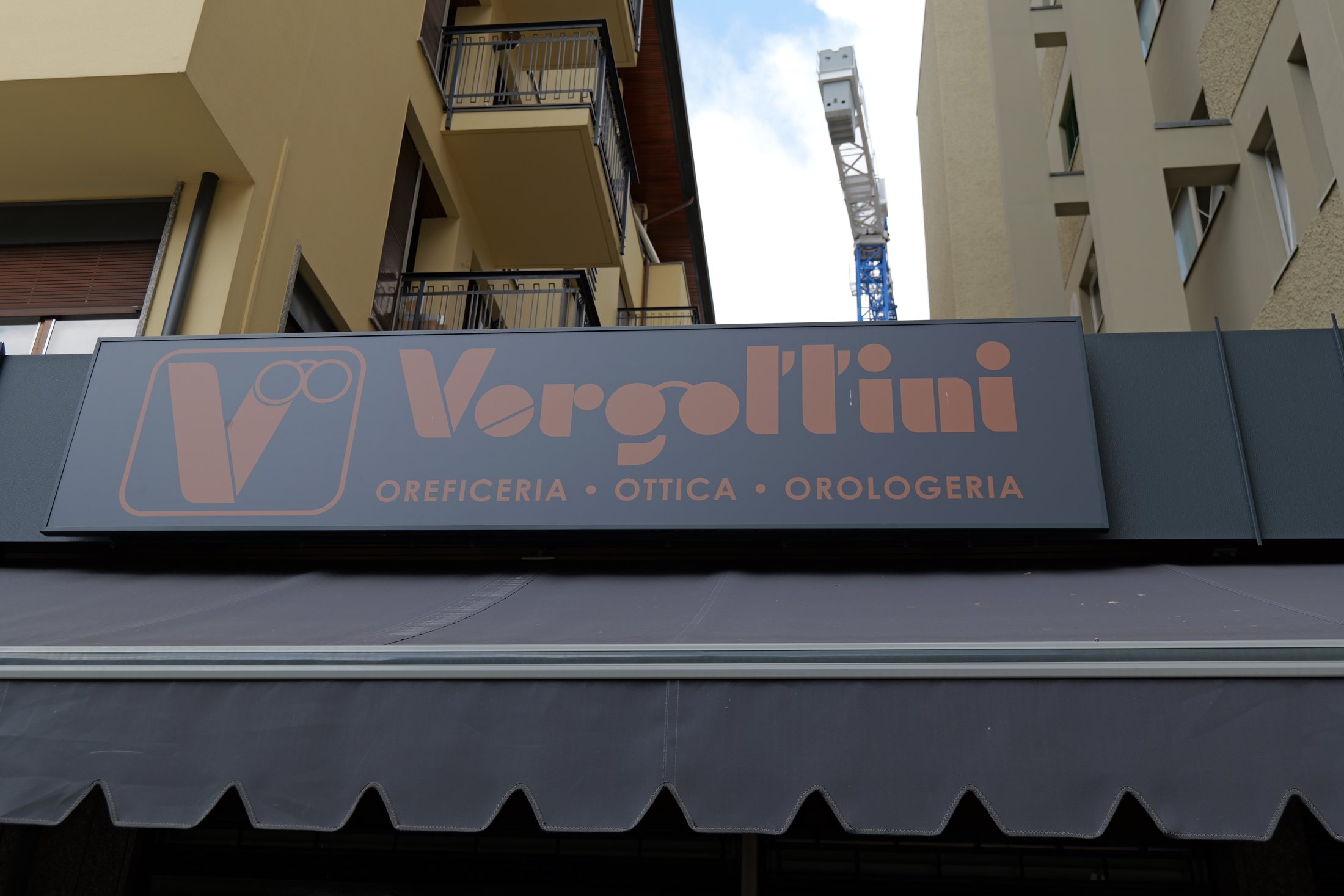 Insegna Vergottini a Sondrio